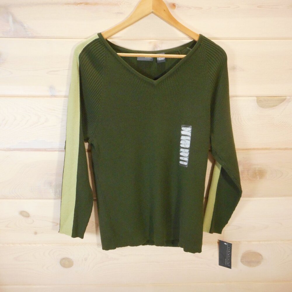 NWT Relativity Women's Size 1X V-Neck Knit Pullover Ribbed Sweater Green Y2K